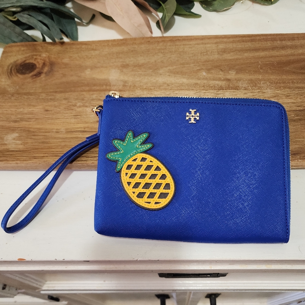 TORY BURCH  Robinson Pineapple Large Wristlet Like New